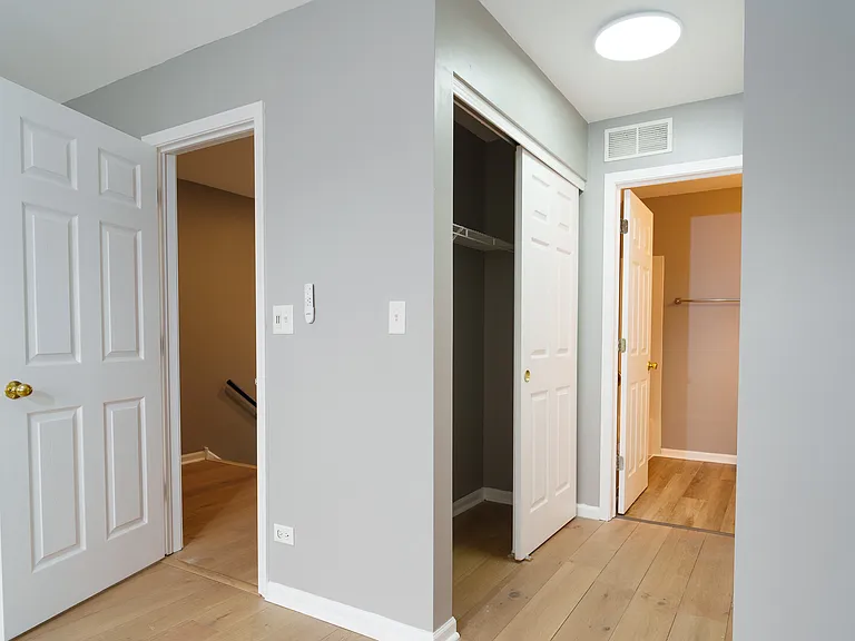 1039 Woodview Ct — Photo 11