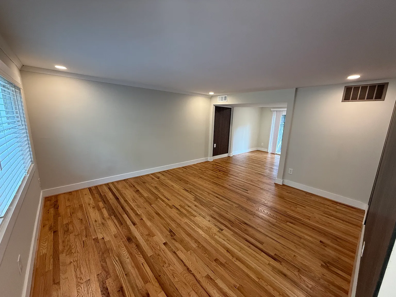 2 bed, 1.5 bath, 1036 sqft, $2,225 — Photo 3