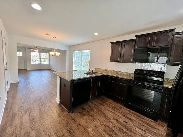 16406 Waterbury Ln — Photo 6