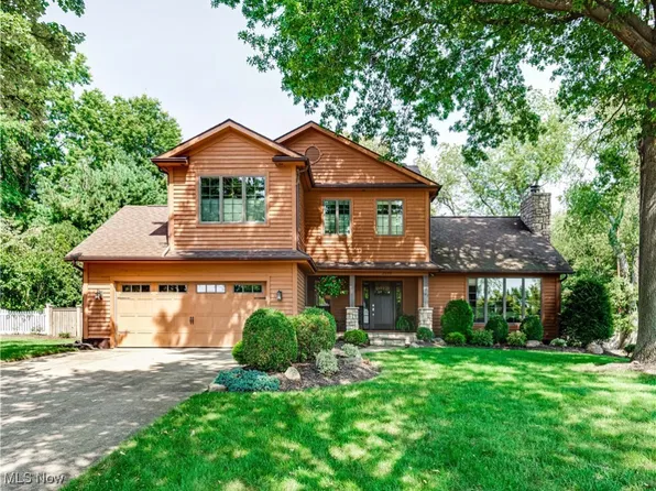 2103 Field Circle Ave, Akron, OH 44312