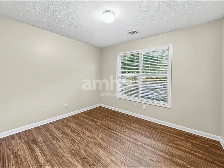 1500 Chalet Cir — Photo 13