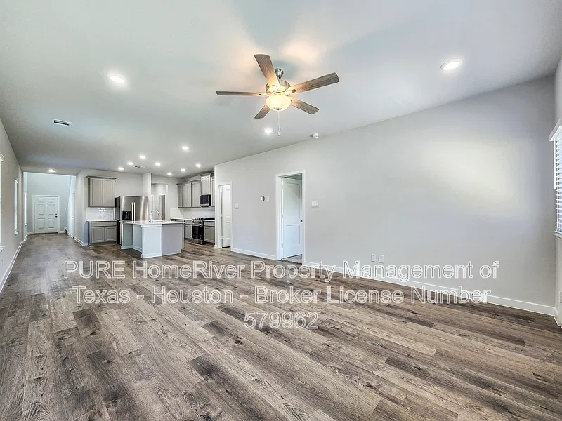 5 bed, 3.0 bath, 2439 sqft, $2,445 — Photo 3