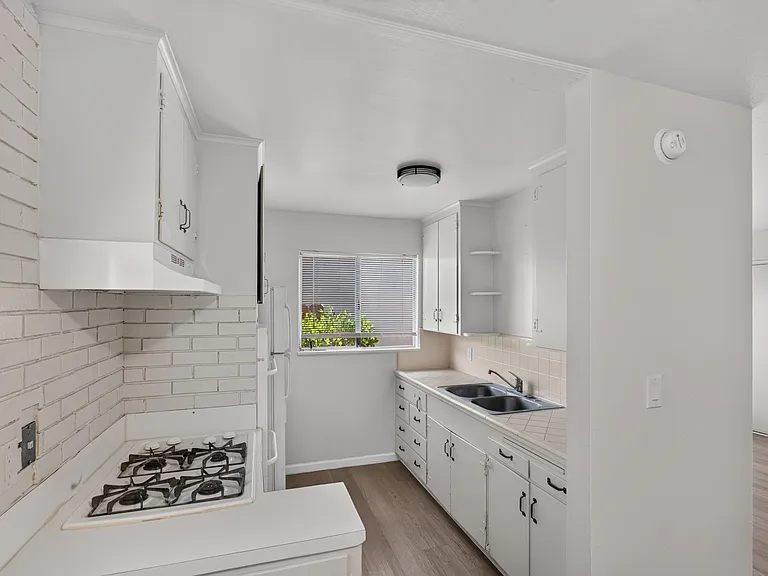 962 Lupin Dr #3 — Photo 4
