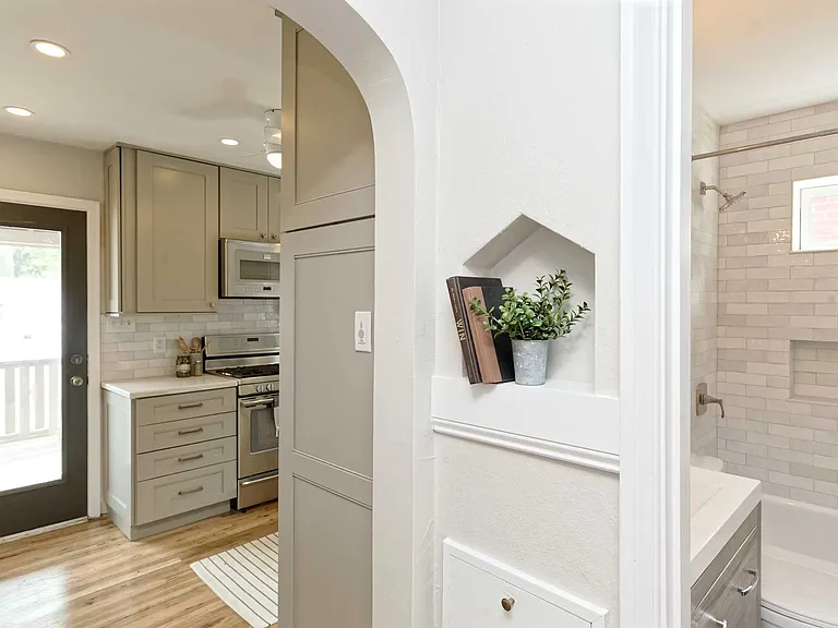 3554 Jamieson Ave — Photo 10