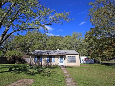 221 Hogg Memorial Dr, Whitman, MA, 02382