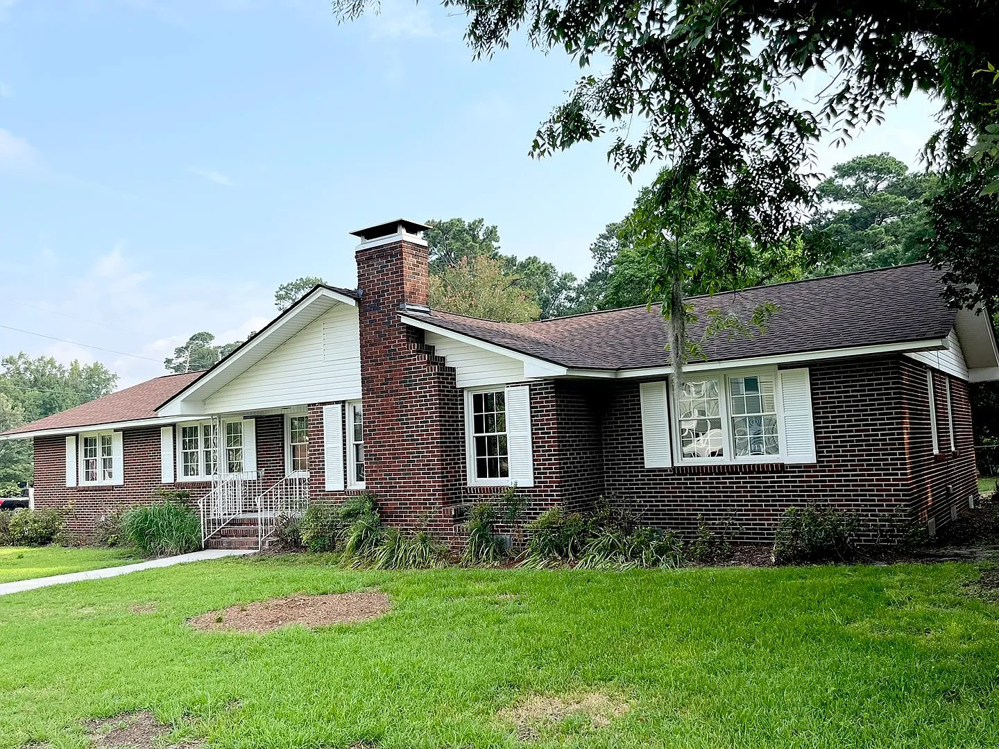 Charming 3 bed, 2 bath on Corner Lot in Old Pooler — Photo 3