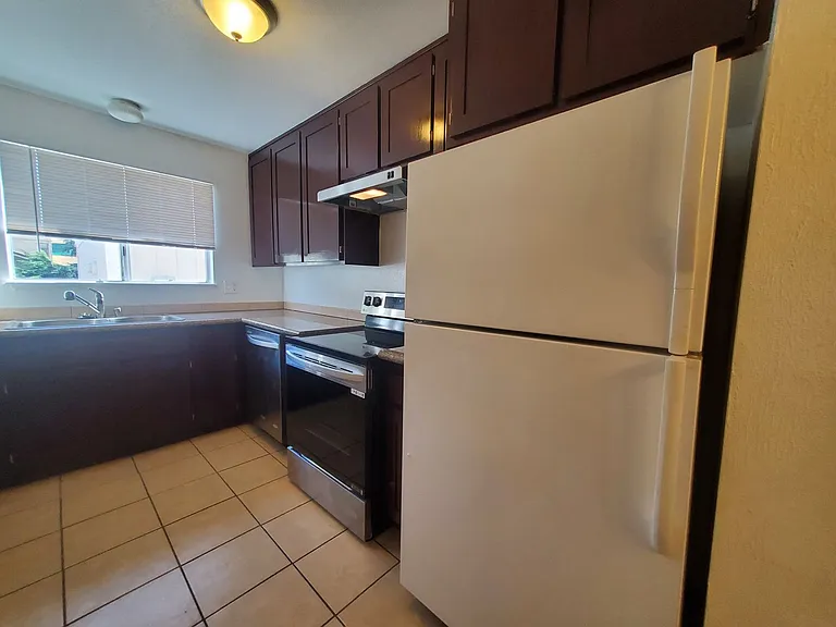 928 Civic Center Dr #3 — Photo 17