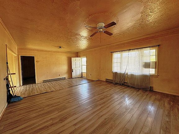 4th image of 250 E Ridge Rd