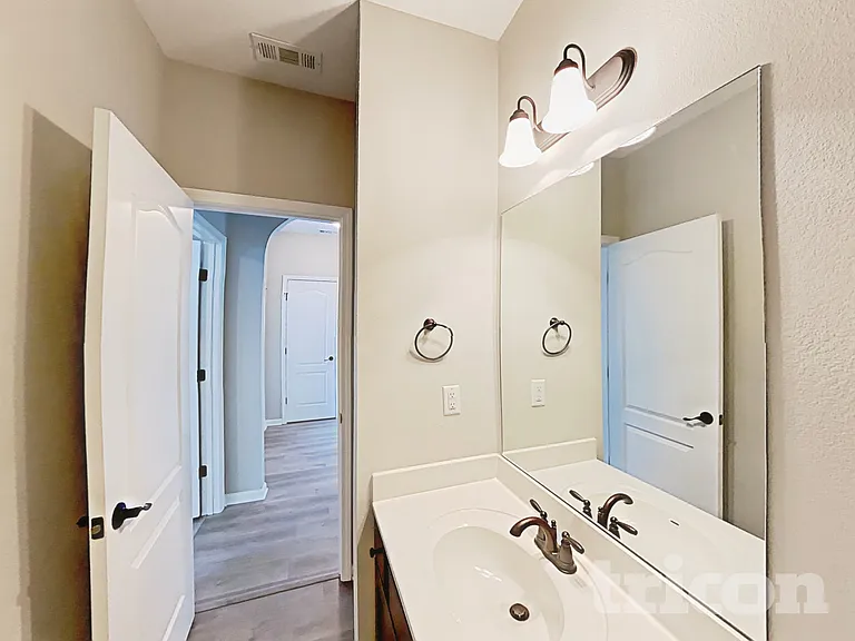 820 Mesa Verde Pl — Photo 17