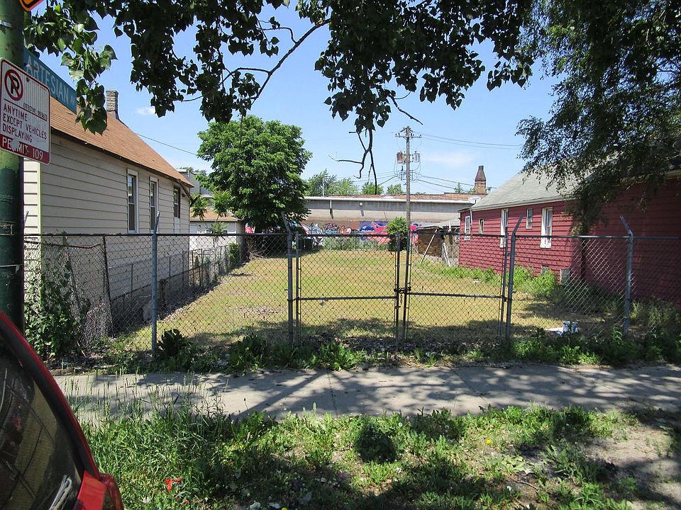 2nd image of 2424 W 25th St #2426
