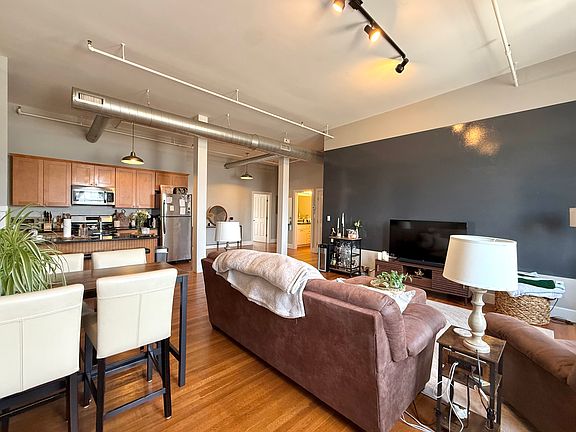 2nd image of 6 Spice St Unit 9
