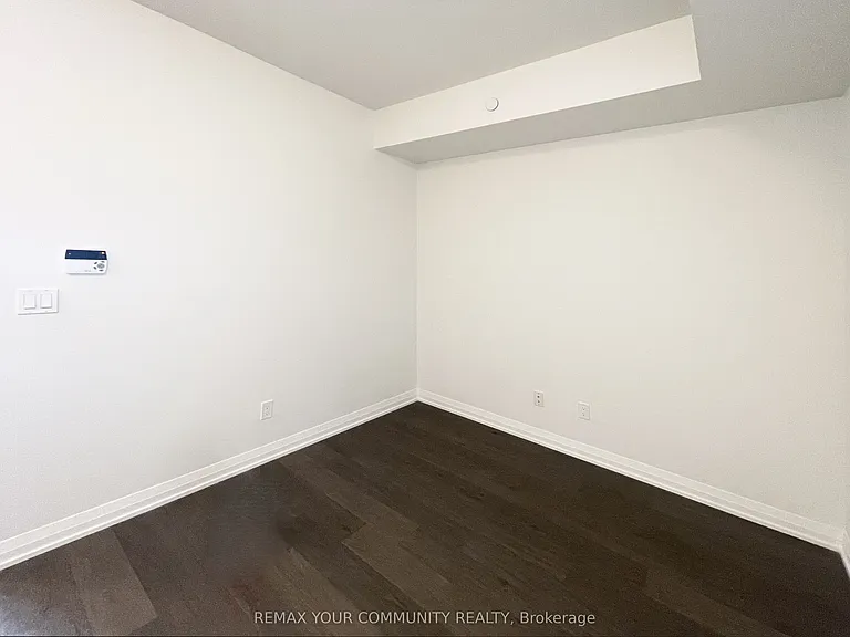 65 Oneida Cres #1206 — Photo 9