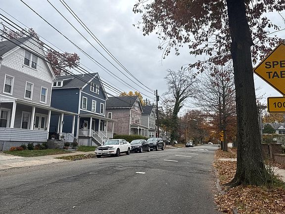 4th image of 392 Tremont Ave