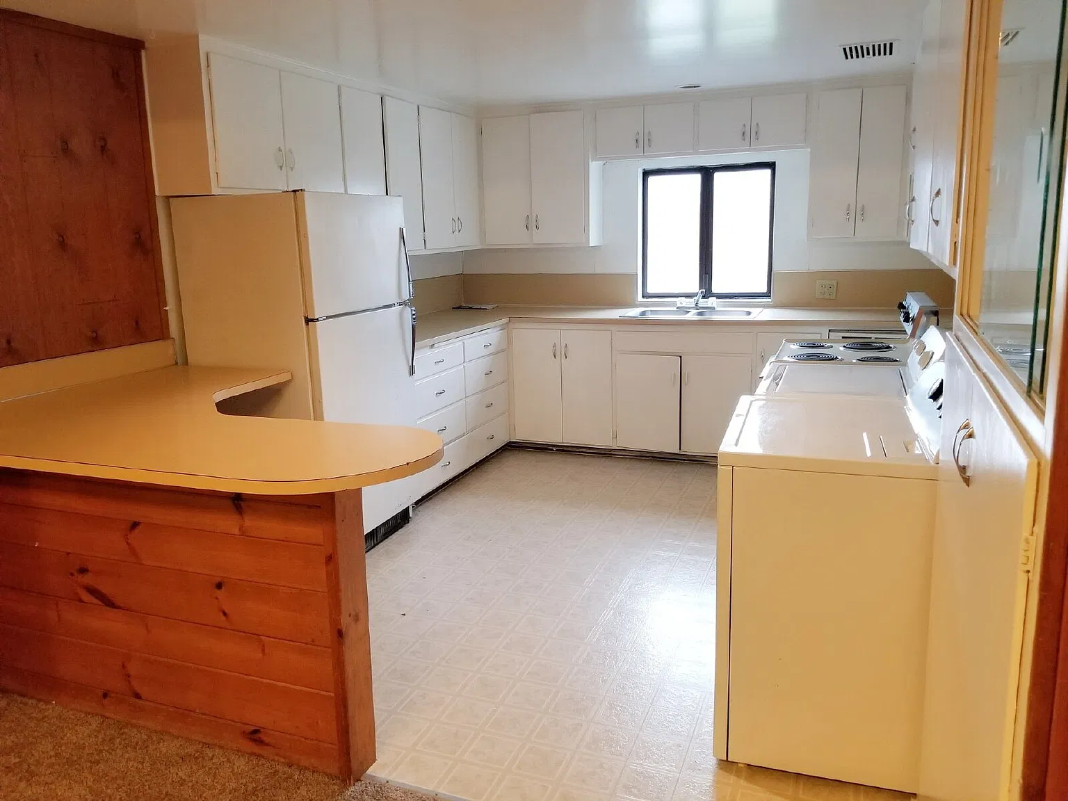 3 bed, 2.0 bath, $2,100 — Photo 3