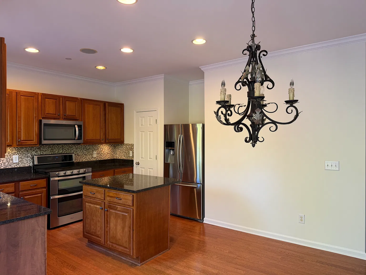 5 bed, 3.5 bath, 2926 sqft, $3,300 — Photo 4