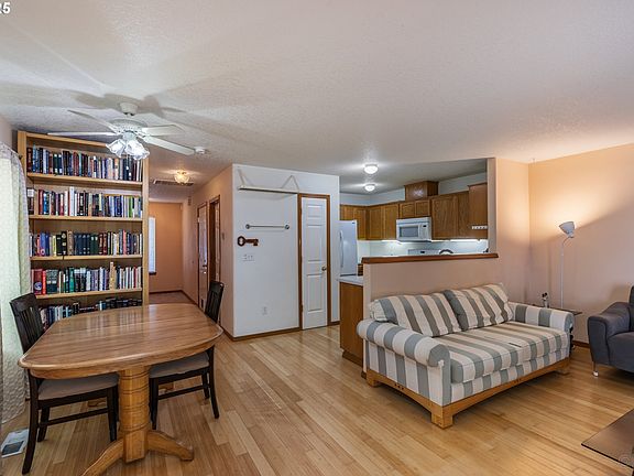 4th image of 59121 Oak Glen Dr