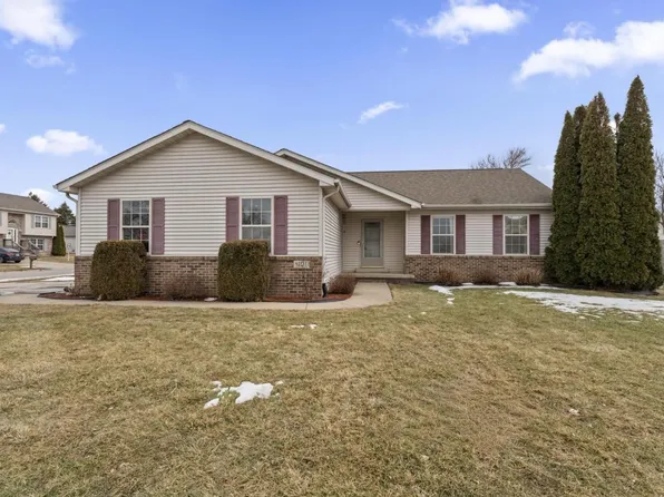 401 S Sutton Ave, Kouts, IN 46347