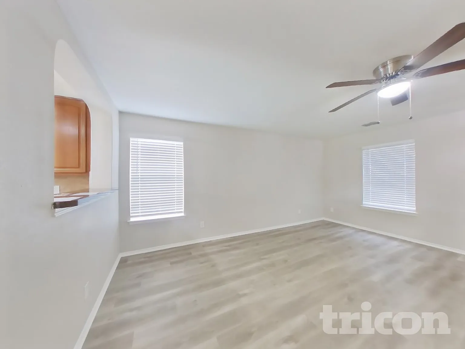 2338 Cloudbait View Converse TX — Photo 3
