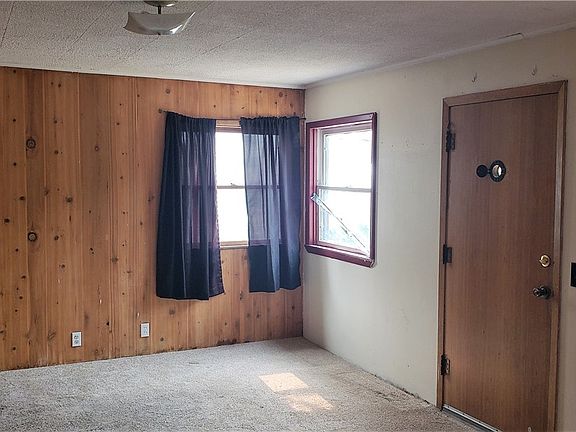 2nd image of 546 Linden St