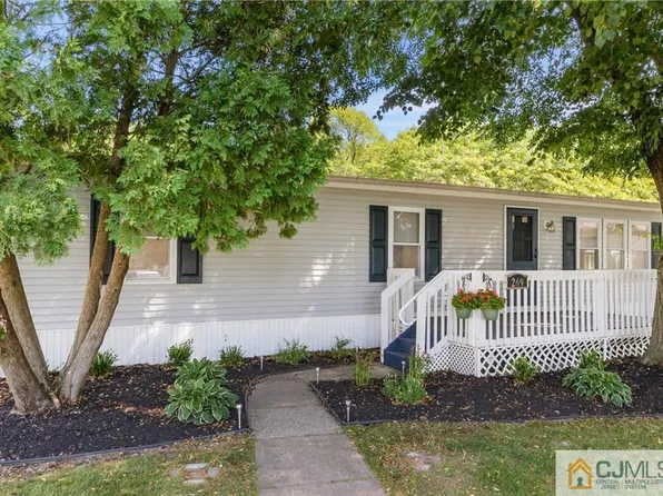 269 Laura Ct, Spotswood, NJ 08884