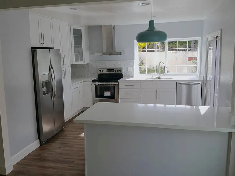 24901 Luna Bonita Dr — Photo 2