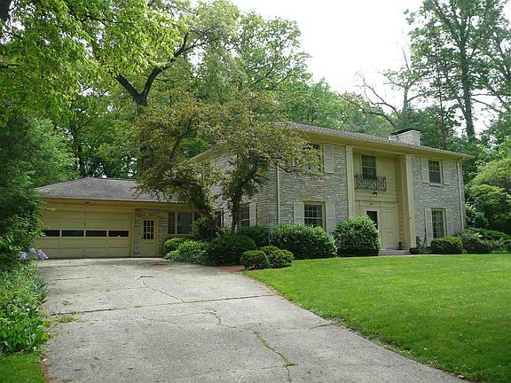 2nd image of 2902 S Twyckenham Dr