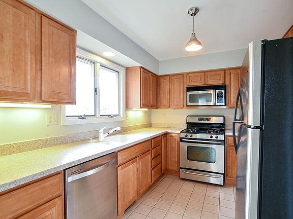 4th image of 184 E Winthrop Ln
