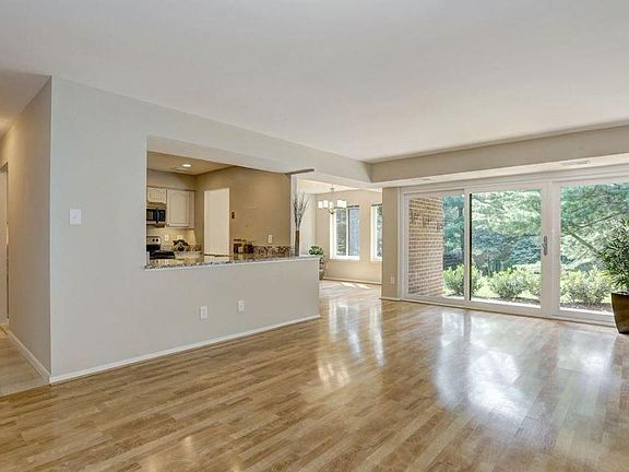 4th image of 11305 Commonwealth Dr #3