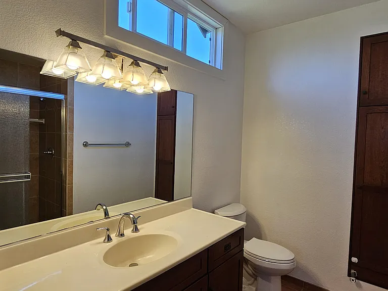 125 Plum St #B — Photo 14