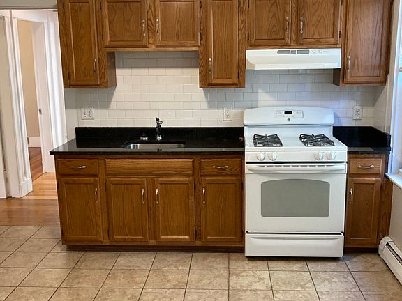 4th image of 99 Marion St #1