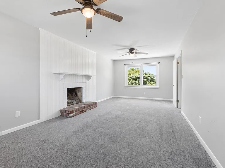 29 Adriatic Ave — Photo 8