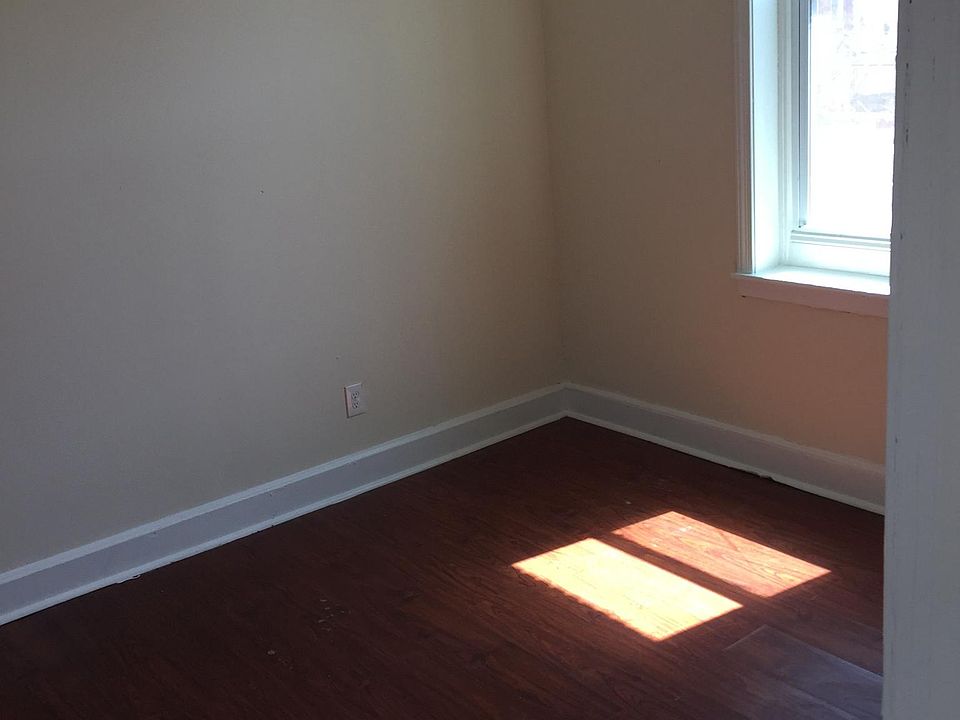2nd image of 3100 N 16th St #1