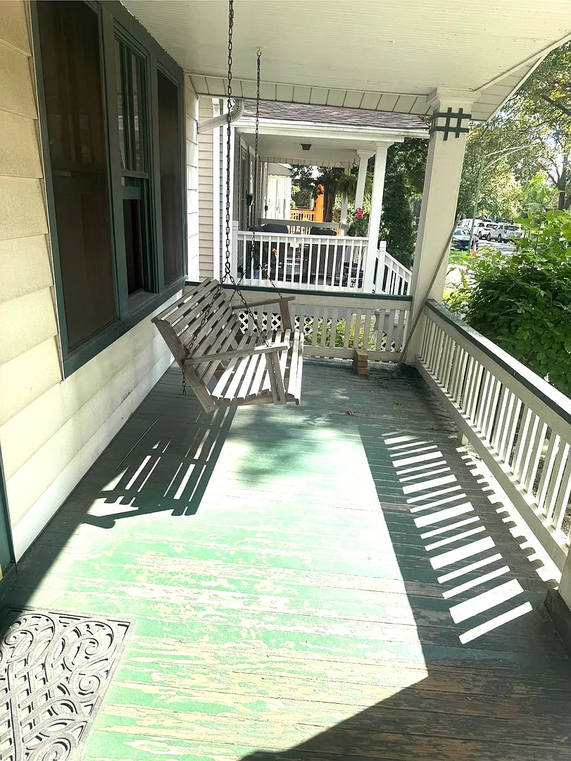 2 bed, 1000 sqft, $2,175 — Photo 2