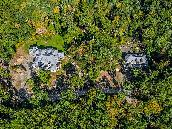 8 Beach Hill Road West