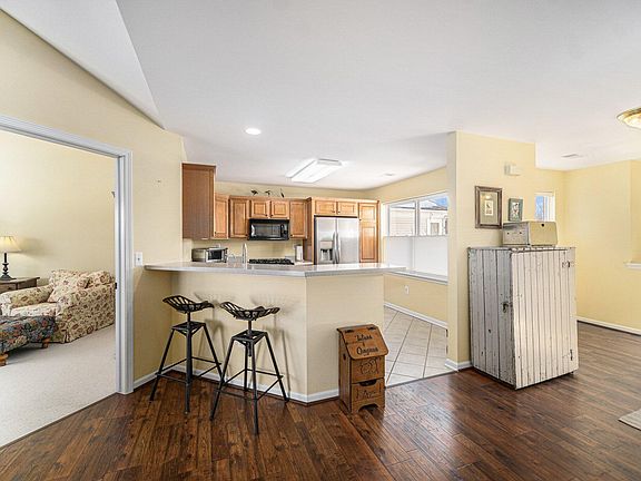 4th image of 633 Fieldstone Cir W Unit 63