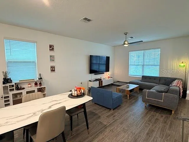 1704 Friendship Row — Photo 14