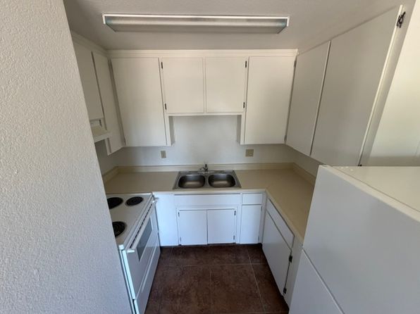 123 E Walnut St APT F