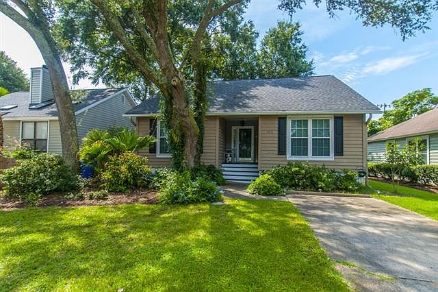 Front curb view