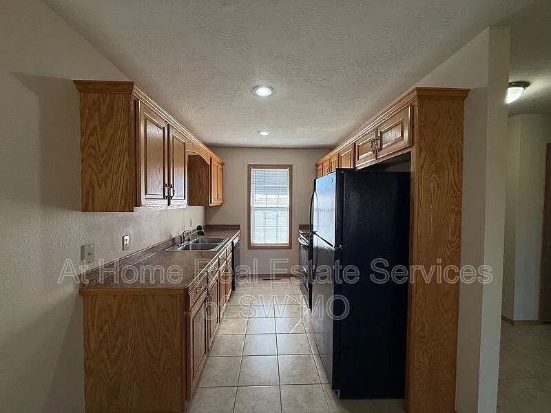 2 bed, 2.0 bath, 1200 sqft, $1,130 — Photo 2
