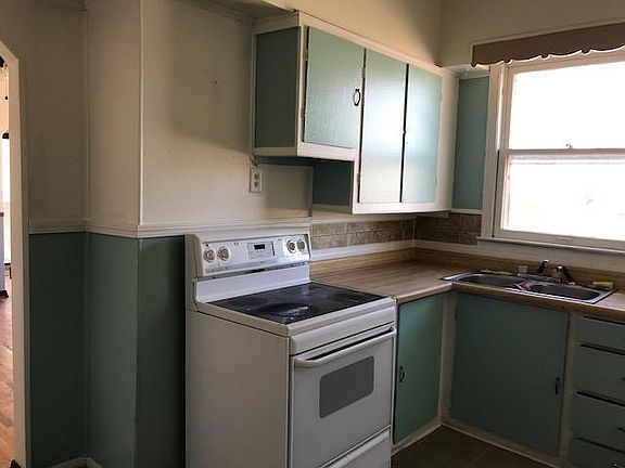 3rd image of 225 W Linn St
