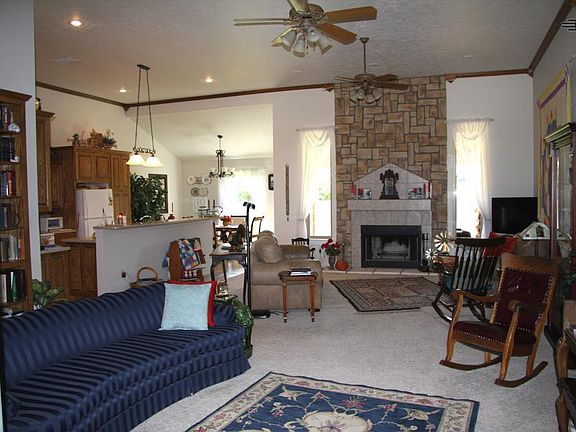 2nd image of 325 Olive Dr