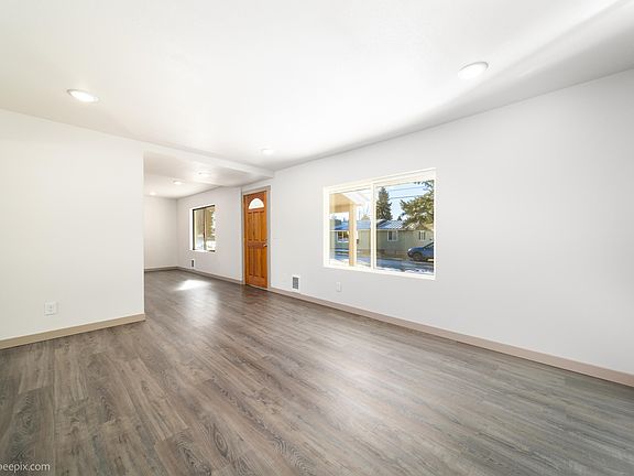 3rd image of 128 N Quail Ave