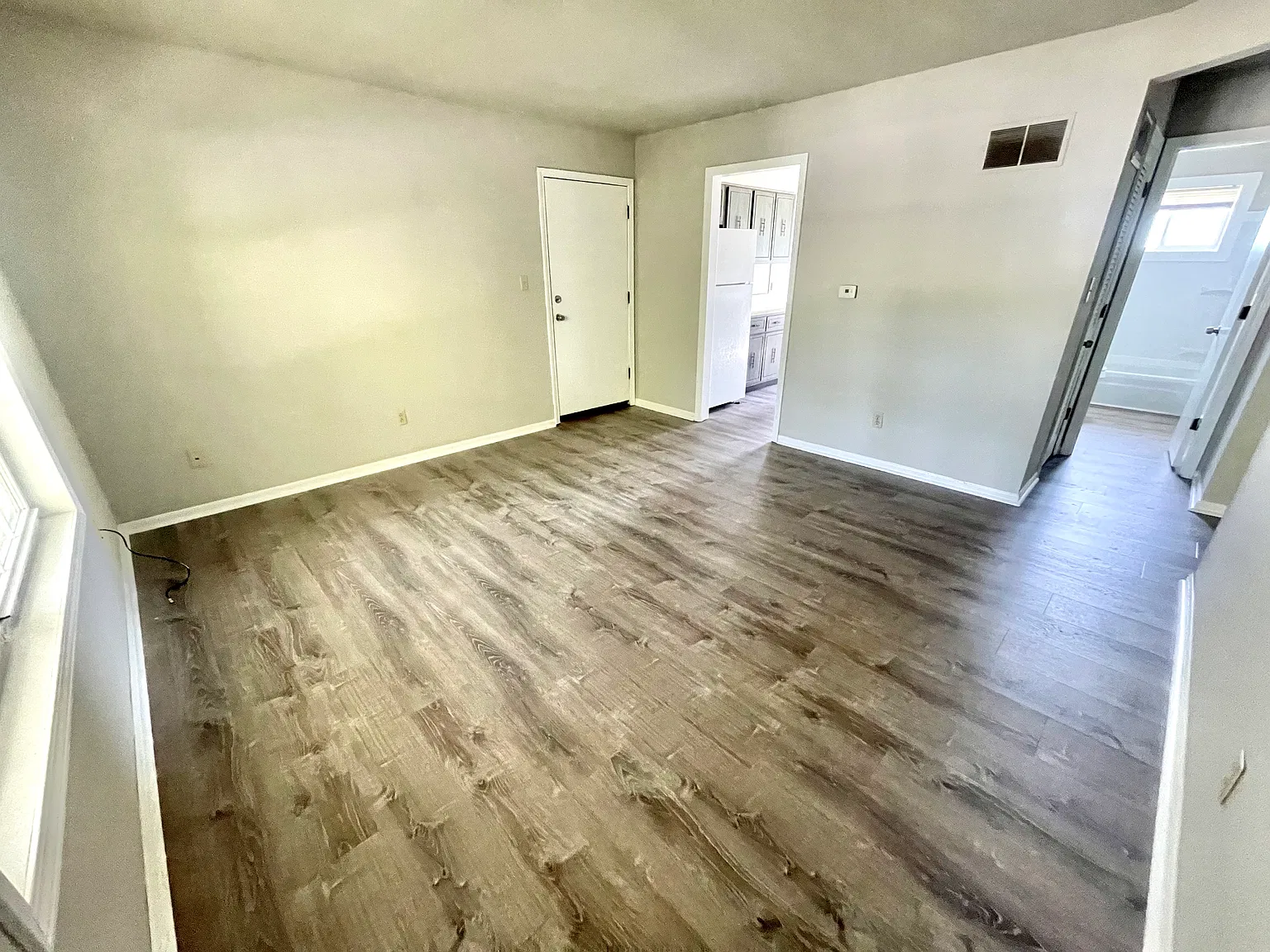2 bed, 812 sqft, $900 — Photo 3