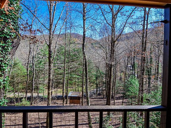 3rd image of 4511 White Oak Dr