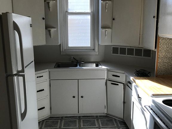 5th image of 305 E Elm St #305