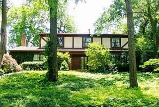 1st image of 831 Clayton Dr