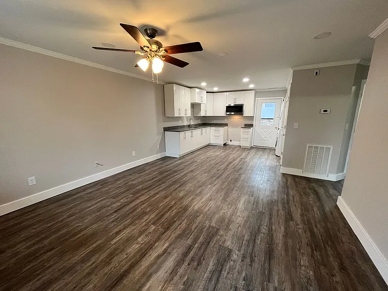 630 S Pearl St — Photo 4