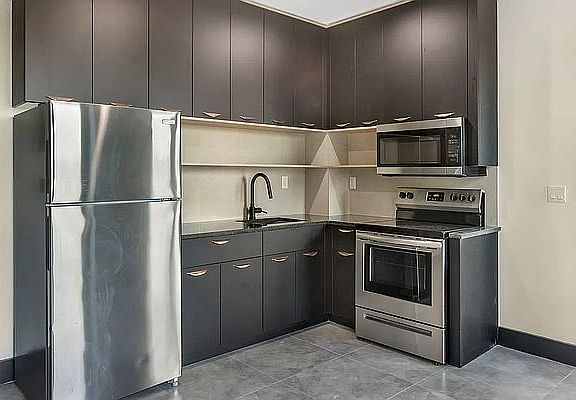 3rd image of 1169 Hoe Ave APT 7M