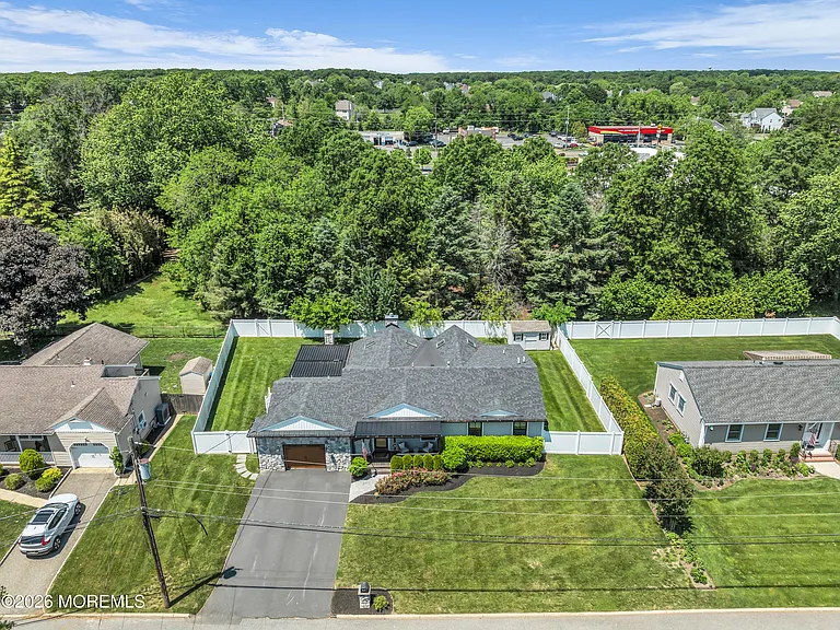 2411 Fairview Dr — Photo 32