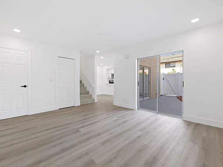 1111 SE 8th Ter #3F — Photo 14
